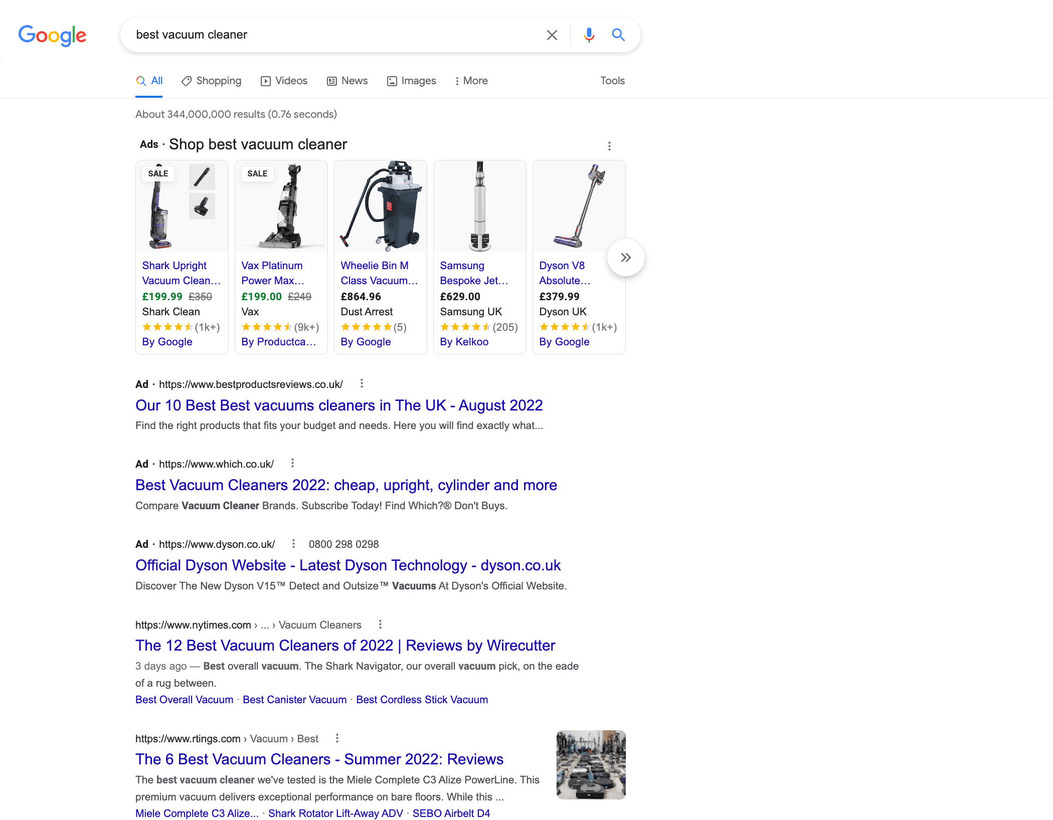 Google results page for best vacuum cleaners, a keyword with commercial search intent.