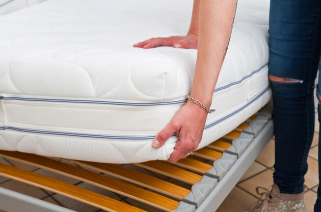 Une étude récente sur l’évolution du marché de la vente directe de matelas aux consommateurs suggère qu’il pourrait y avoir environ 180 marques différentes qui commercialisent actuellement leurs matelas directement auprès du public.